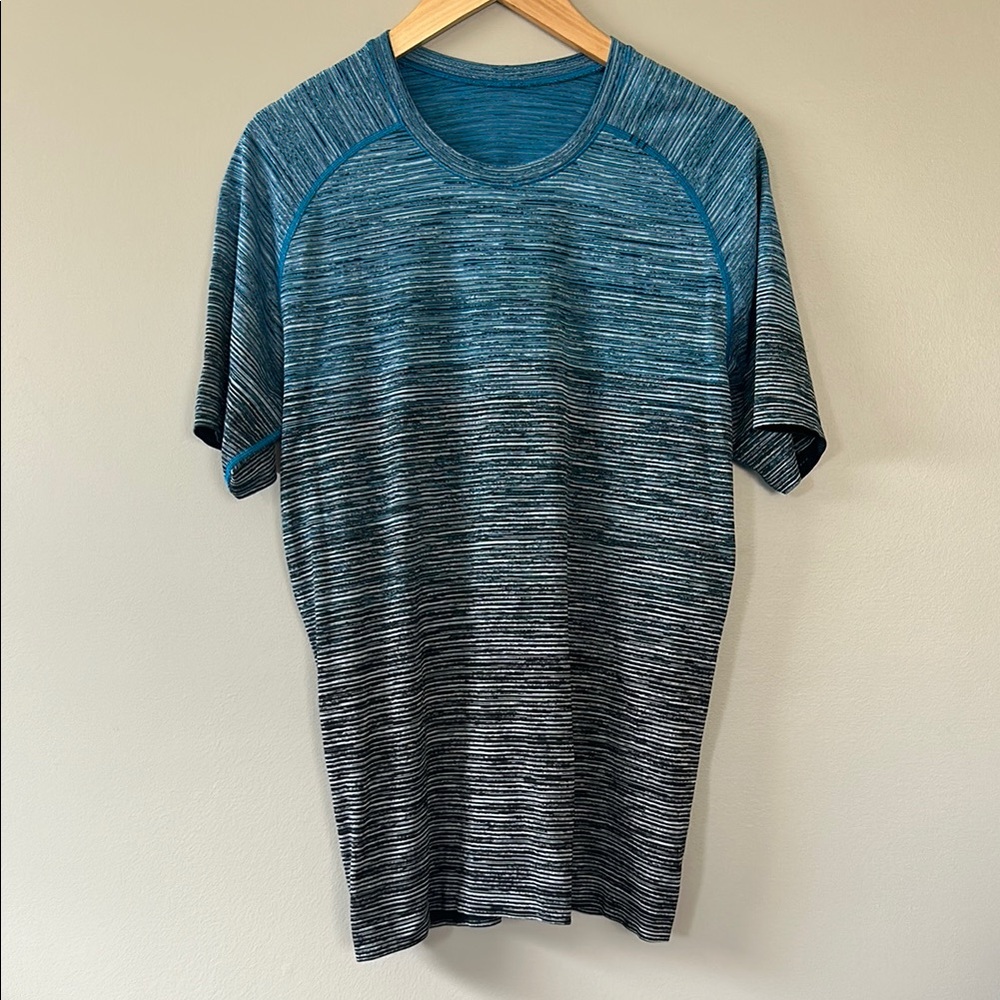 Lululemon Men’s Metal Vent Tech Short Sleeve Size Medium Baltic Blue White Black